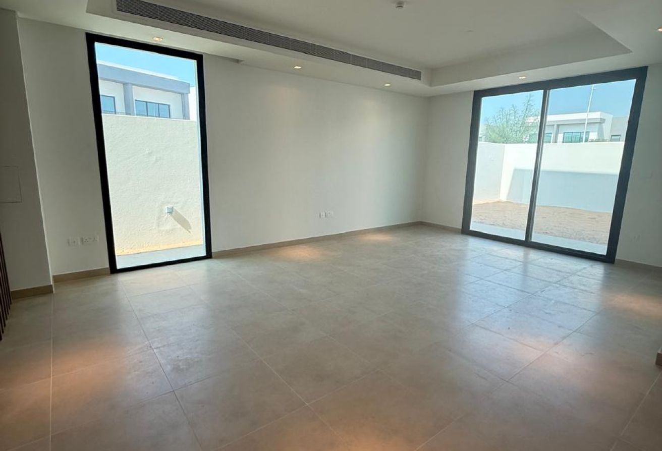 End Unit | Private Garden | Close to Amenities