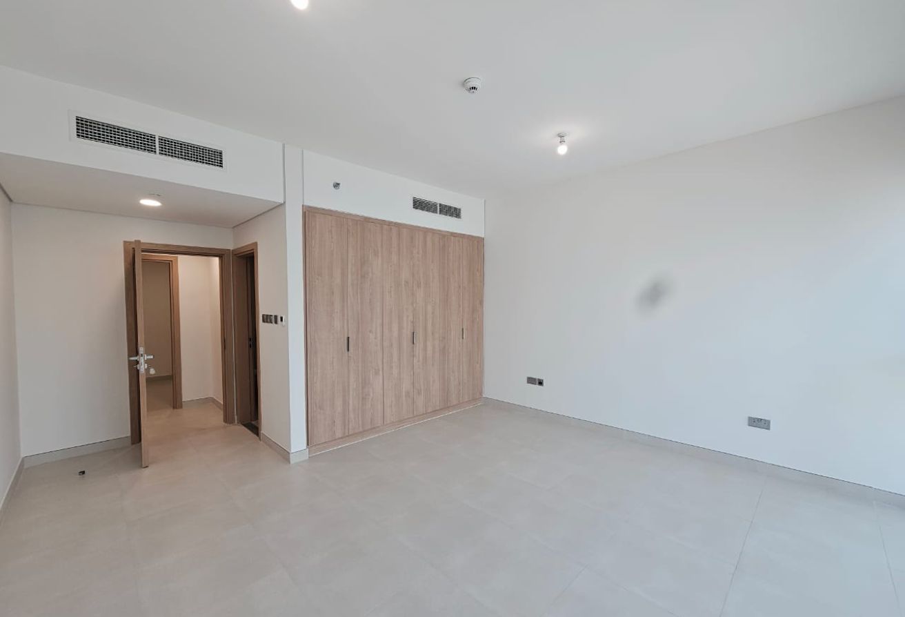 Close to Retail Areas | with Rent Refund | Views 1