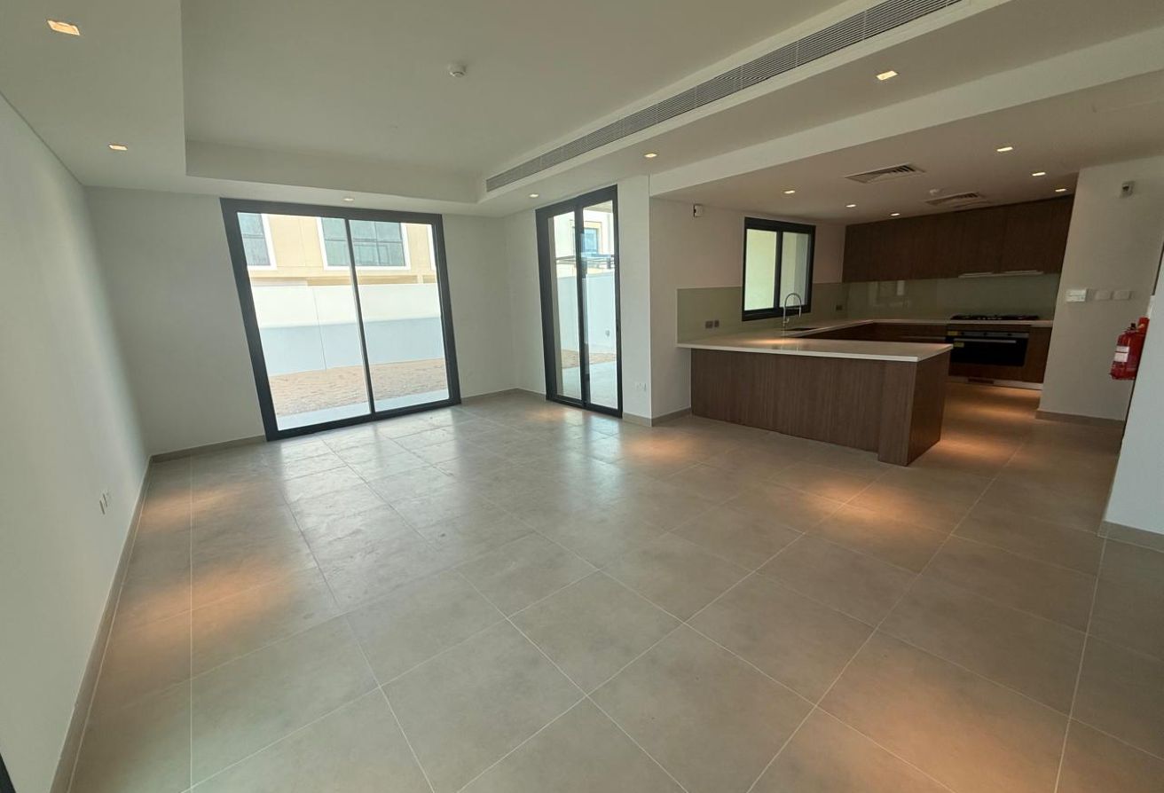 End Unit | Private Garden | Close to Amenities