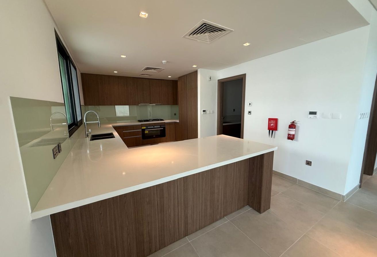 End Unit | Private Garden | Close to Amenities
