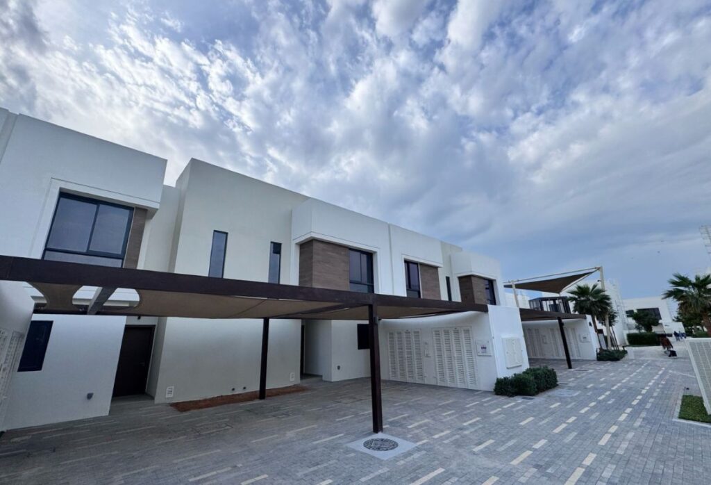 HOT DEAL | Single Row | Private Garden