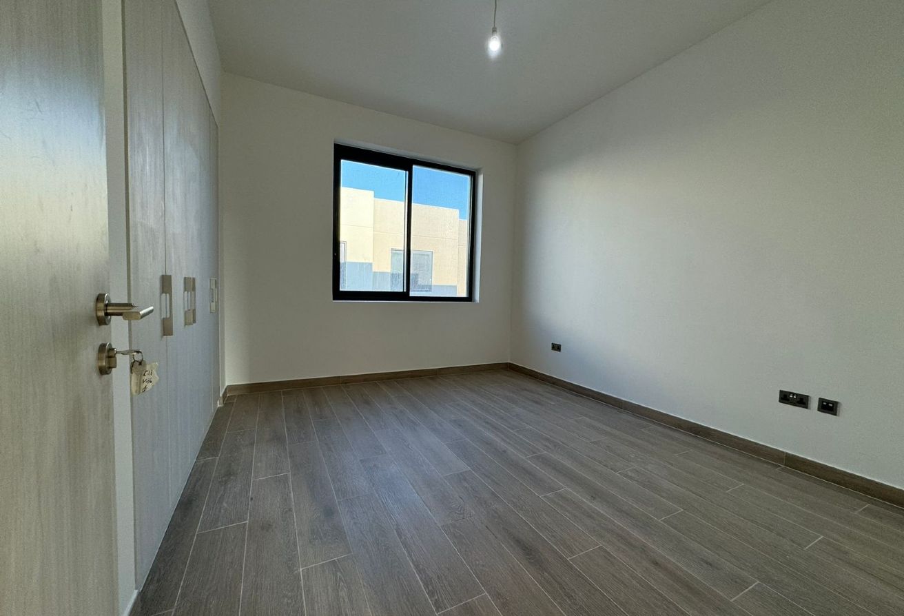 HOT DEAL | Single Row | Private Garden
