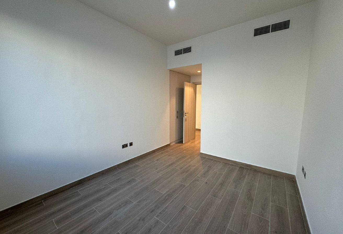 HOT DEAL | Single Row | Private Garden