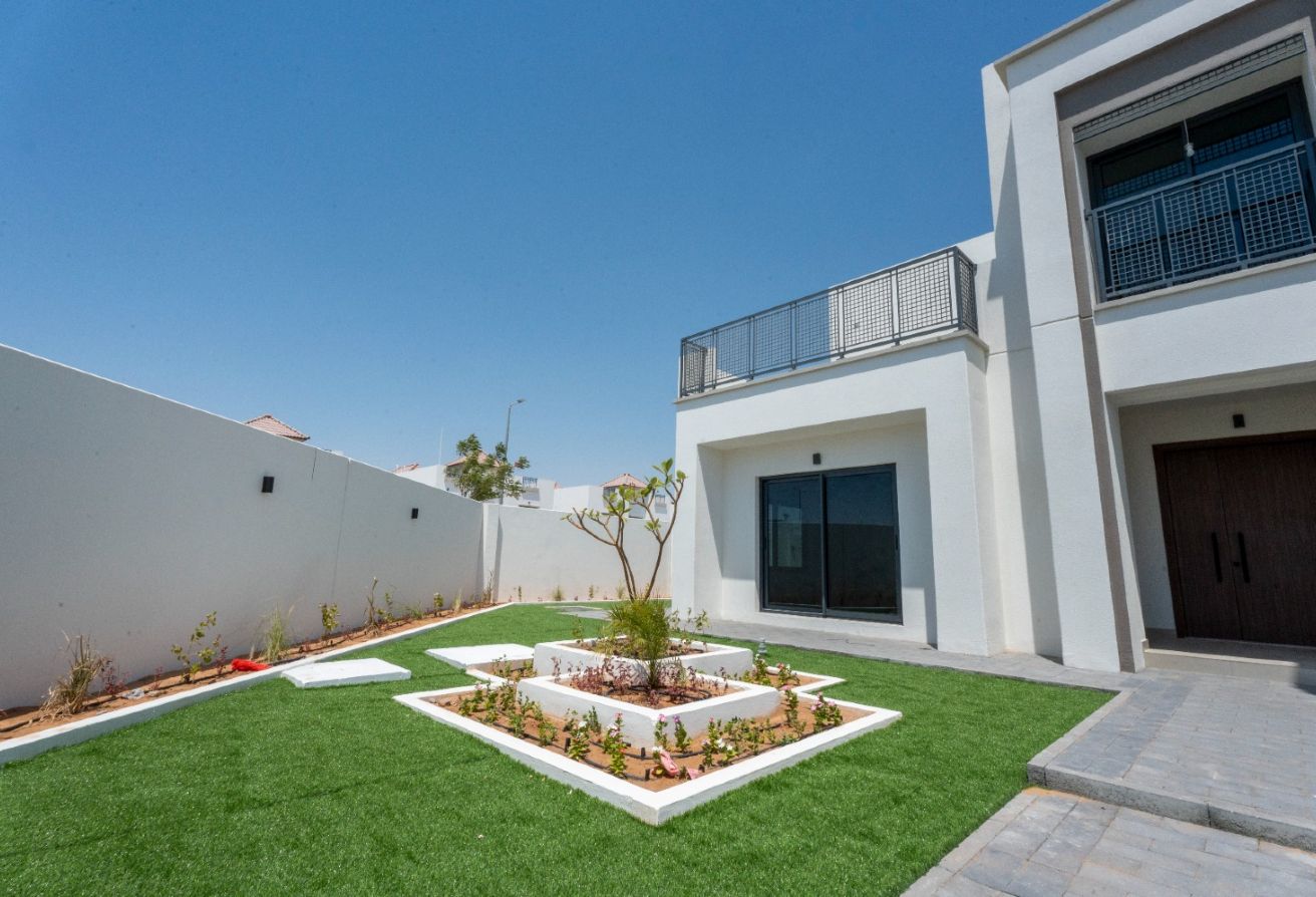 First Tenant | Corner | Private Garden | Balcony