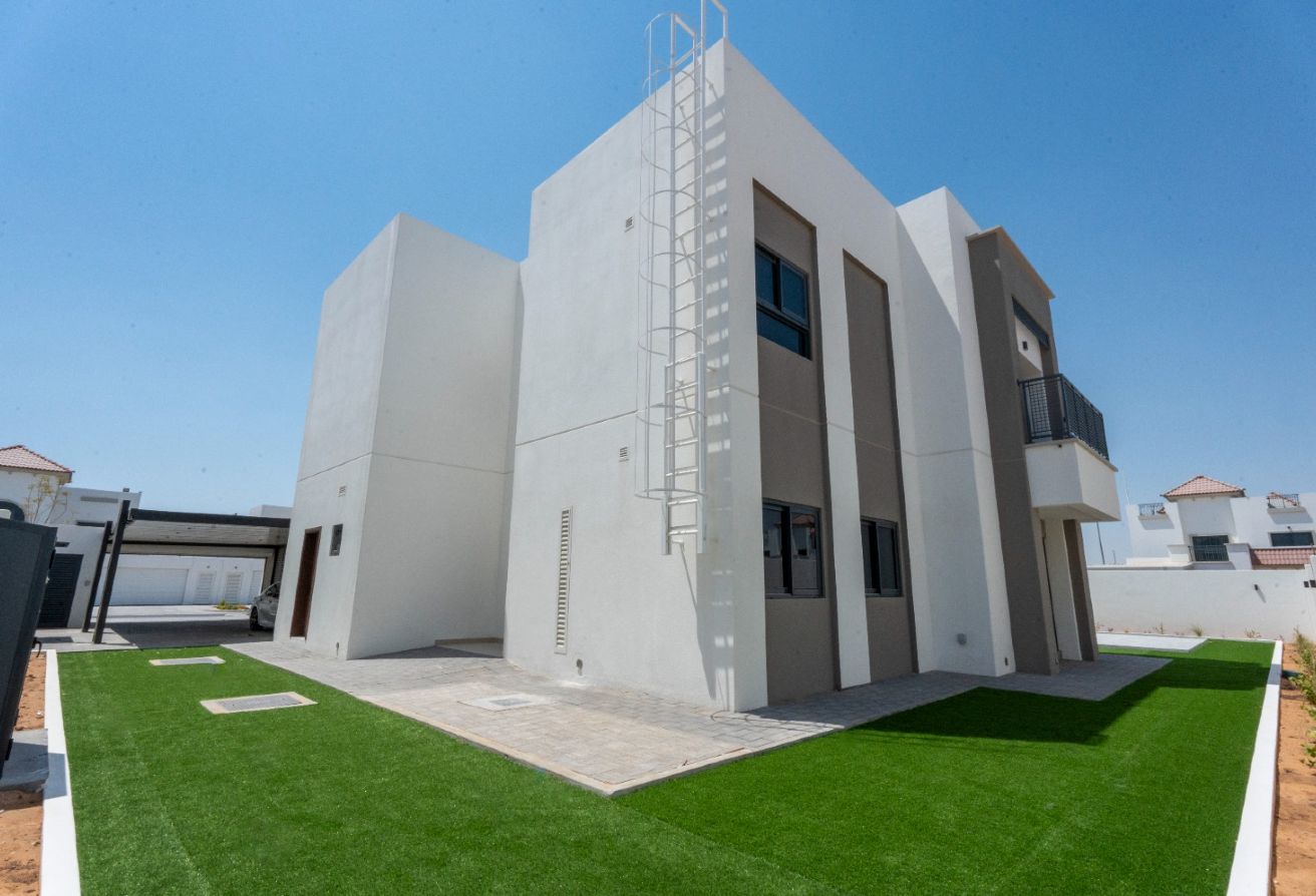 First Tenant | Corner | Private Garden | Balcony