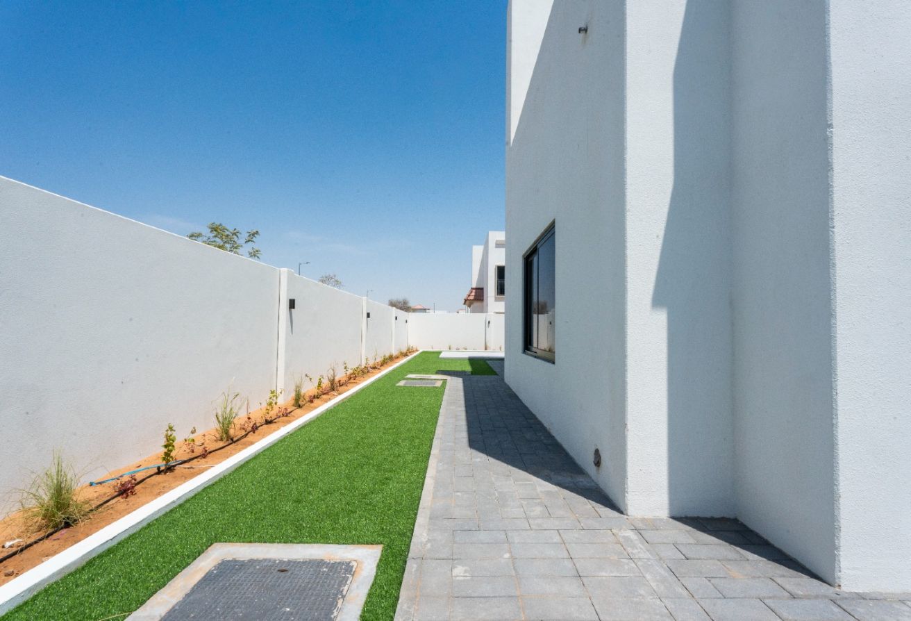 First Tenant | Corner | Private Garden | Balcony