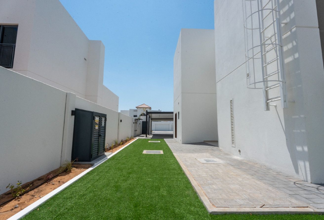 First Tenant | Corner | Private Garden | Balcony