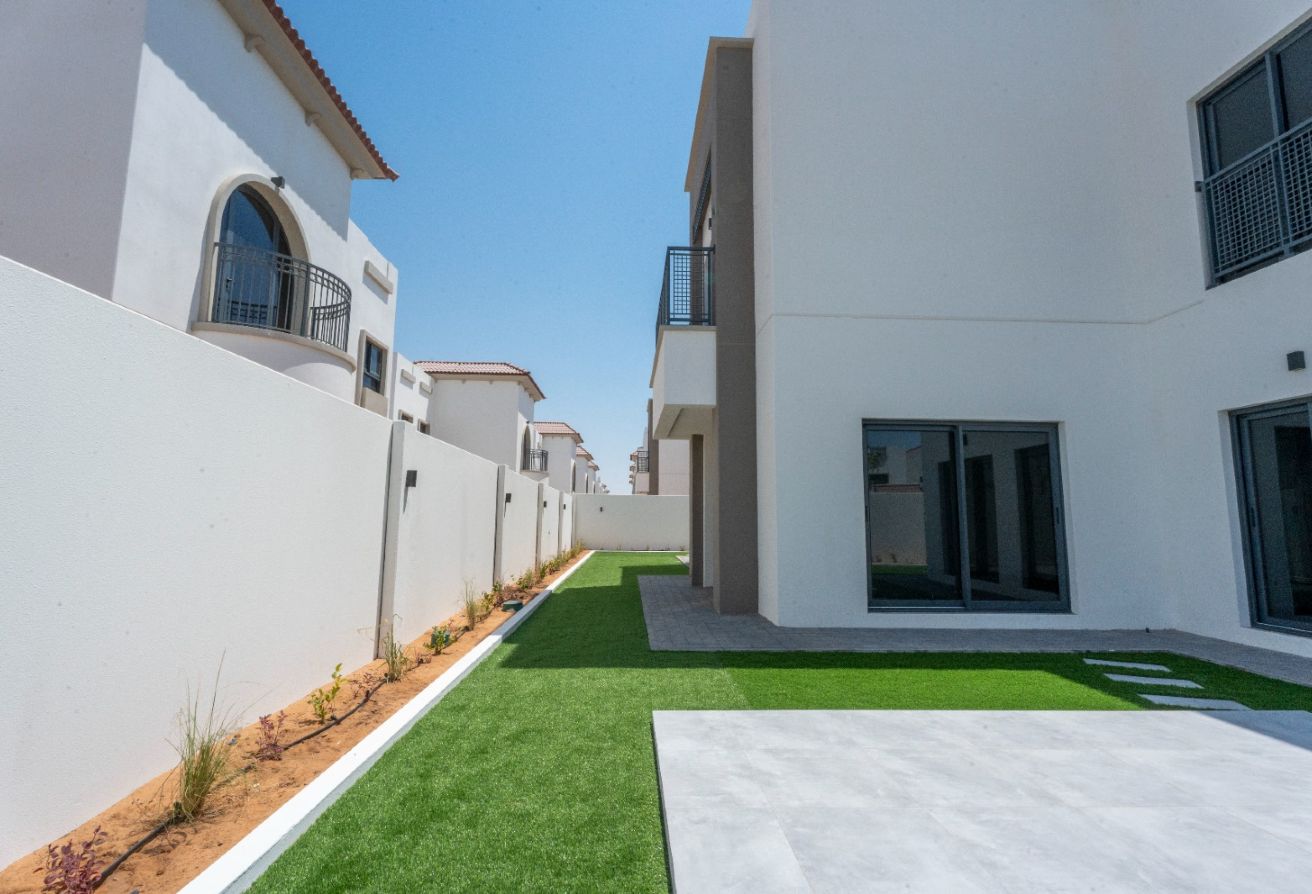 First Tenant | Corner | Private Garden | Balcony