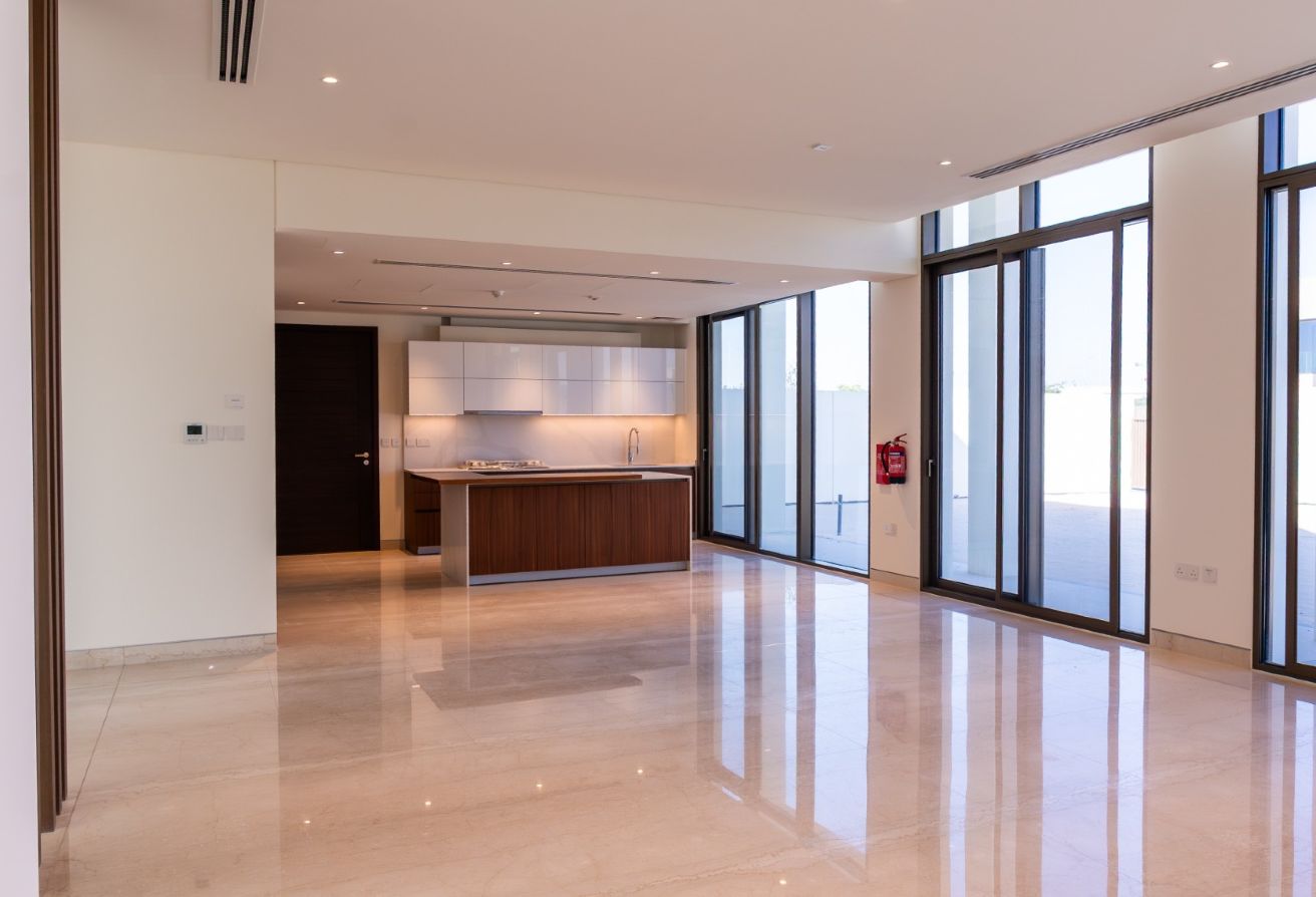 Upgraded | End Unit | Single Row | Vacant