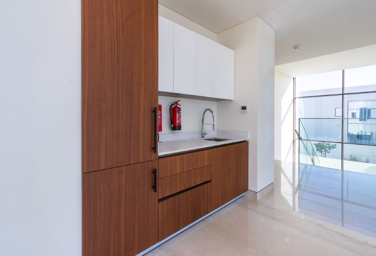 Upgraded | End Unit | Single Row | Vacant