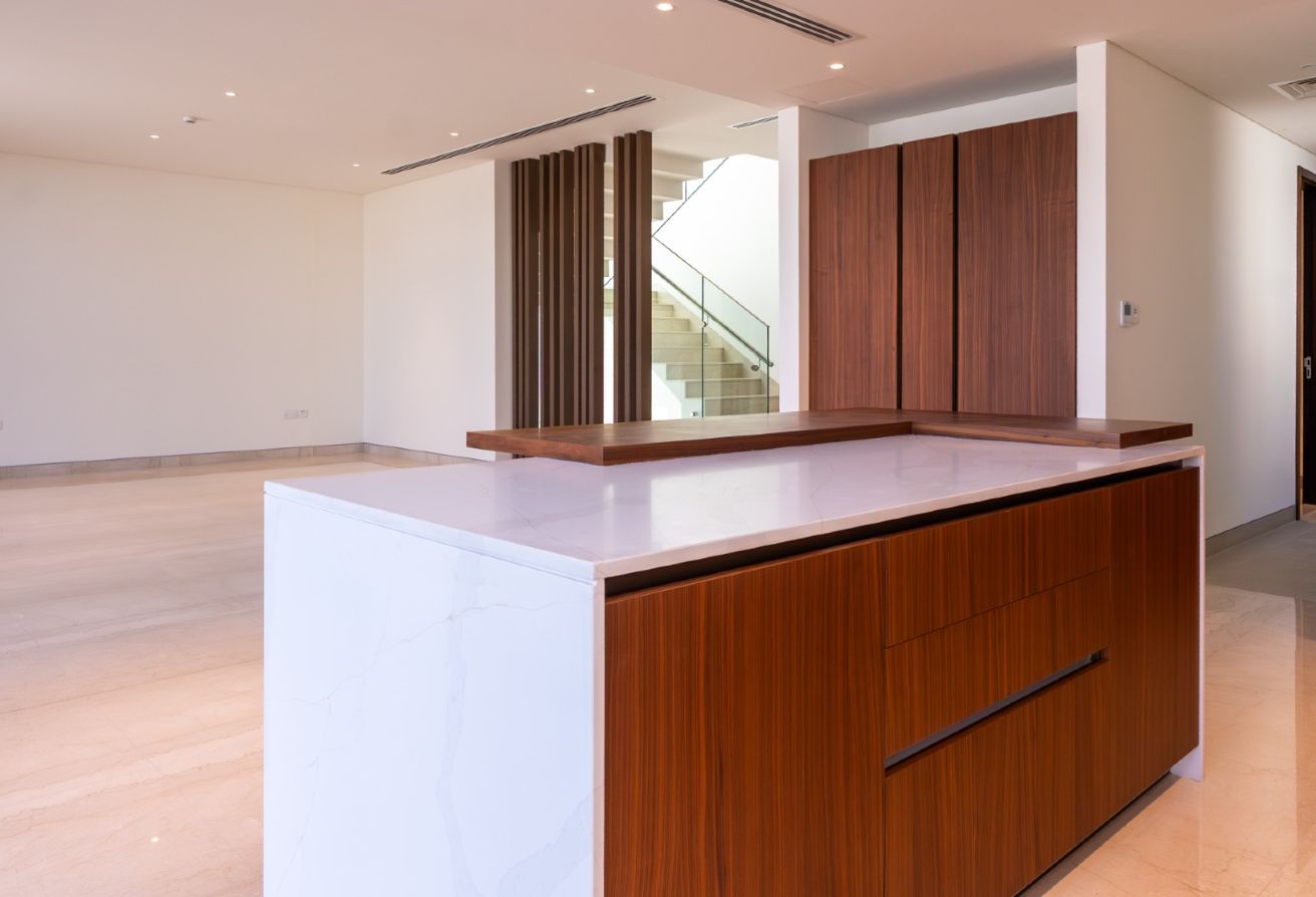 Upgraded | End Unit | Single Row | Vacant