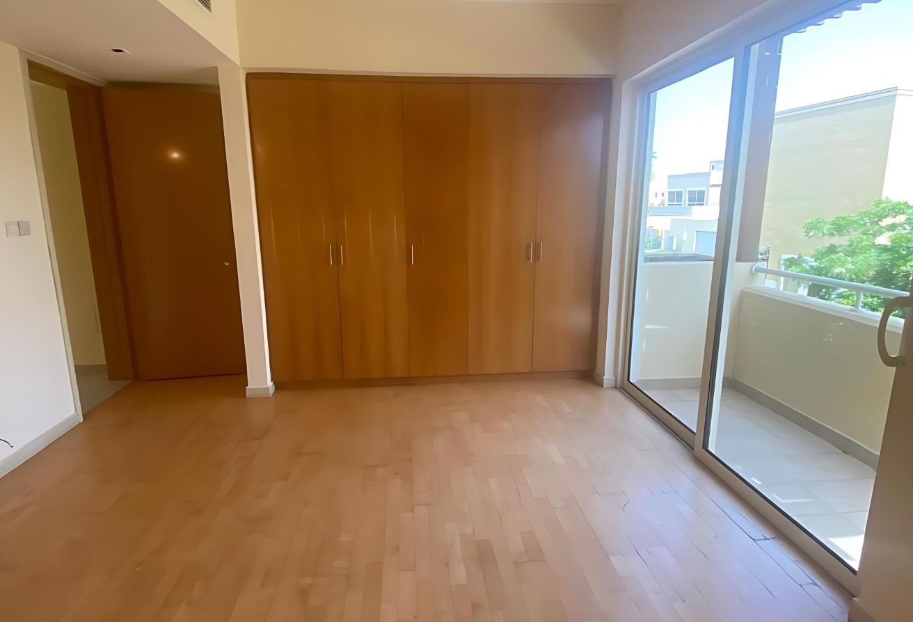 Single Row | with Maidsroom | G+2 Townhouse