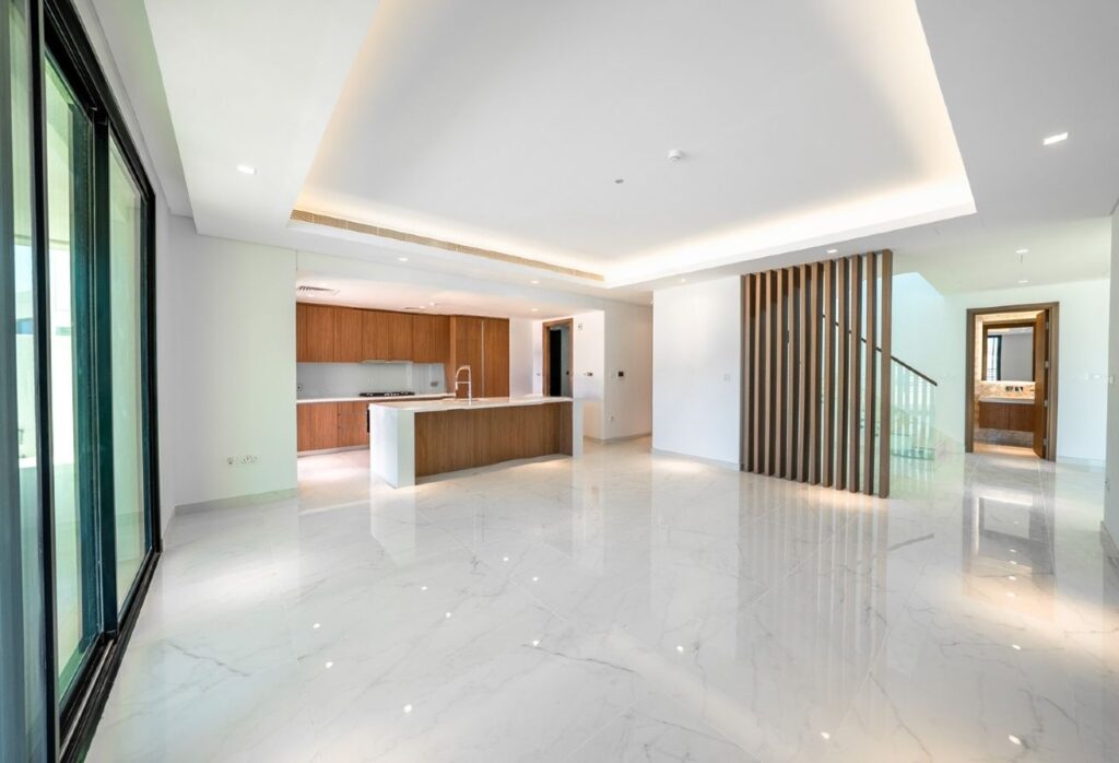 Corner Unit | Single Row | Golf View | Huge Plot