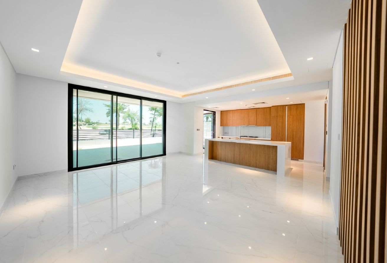 Corner Unit | Single Row | Golf View | Huge Plot