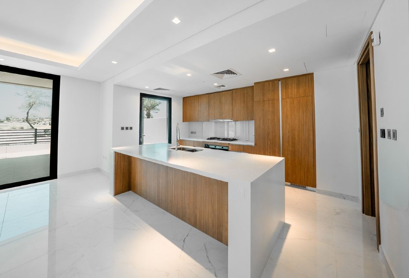 Corner Unit | Single Row | Golf View | Huge Plot