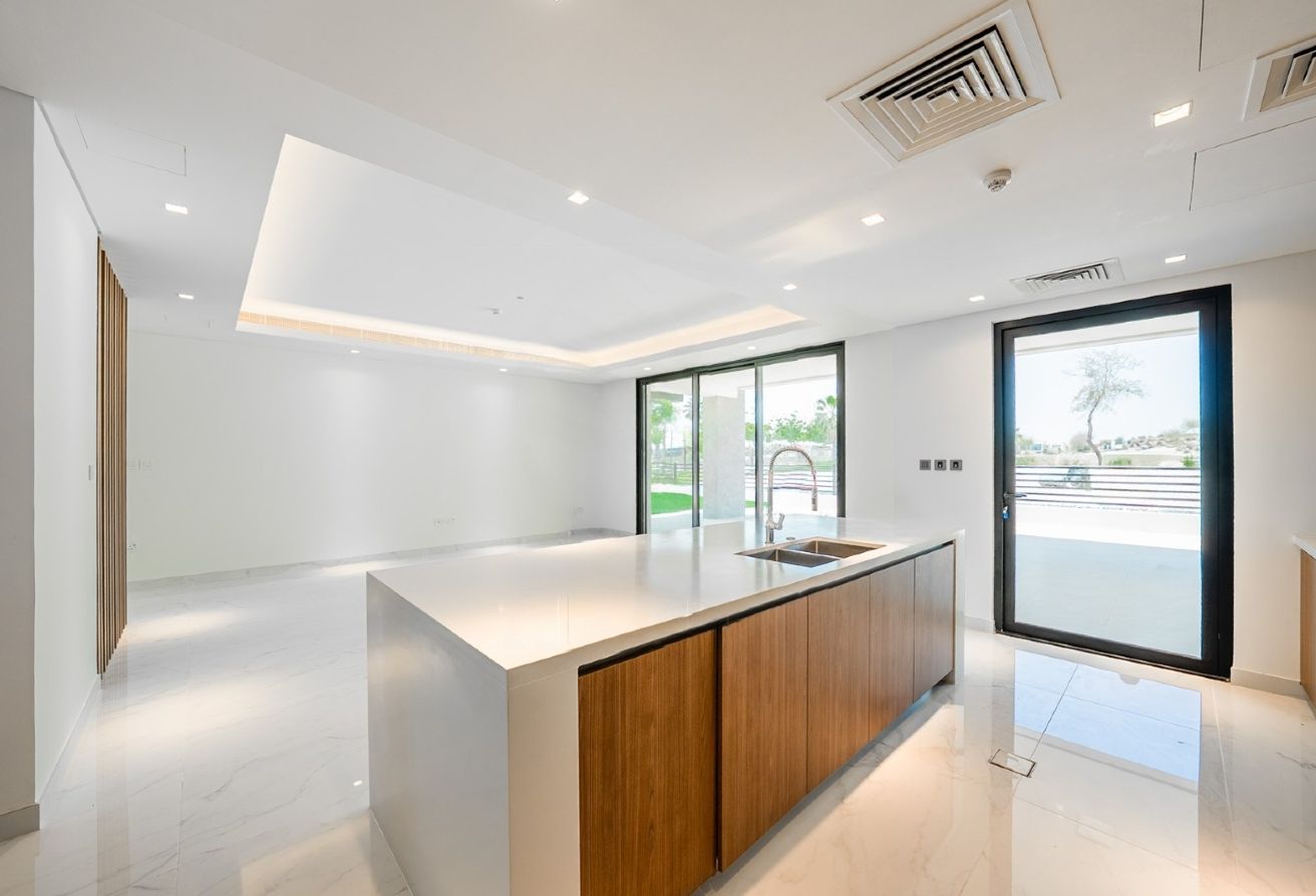 Corner Unit | Single Row | Golf View | Huge Plot