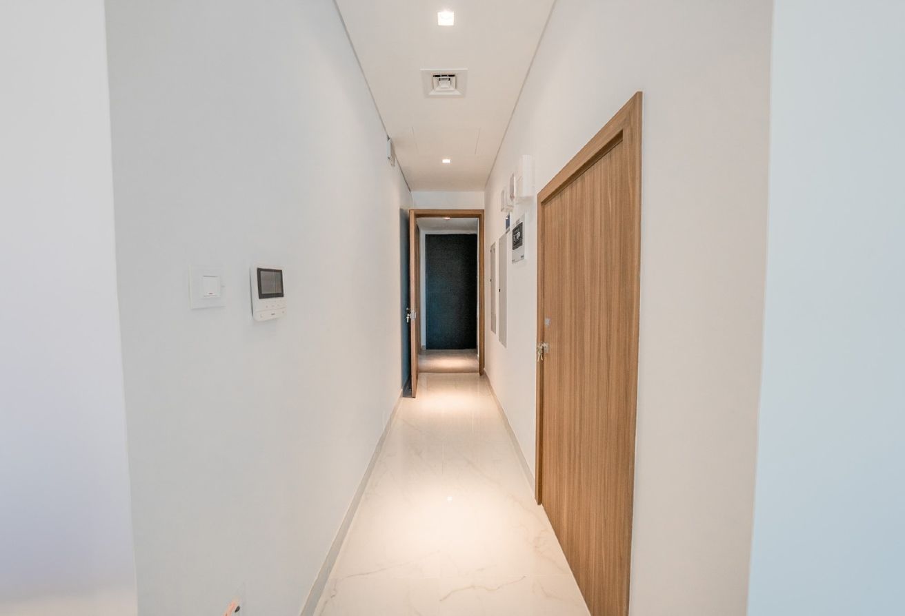 Corner Unit | Single Row | Golf View | Huge Plot