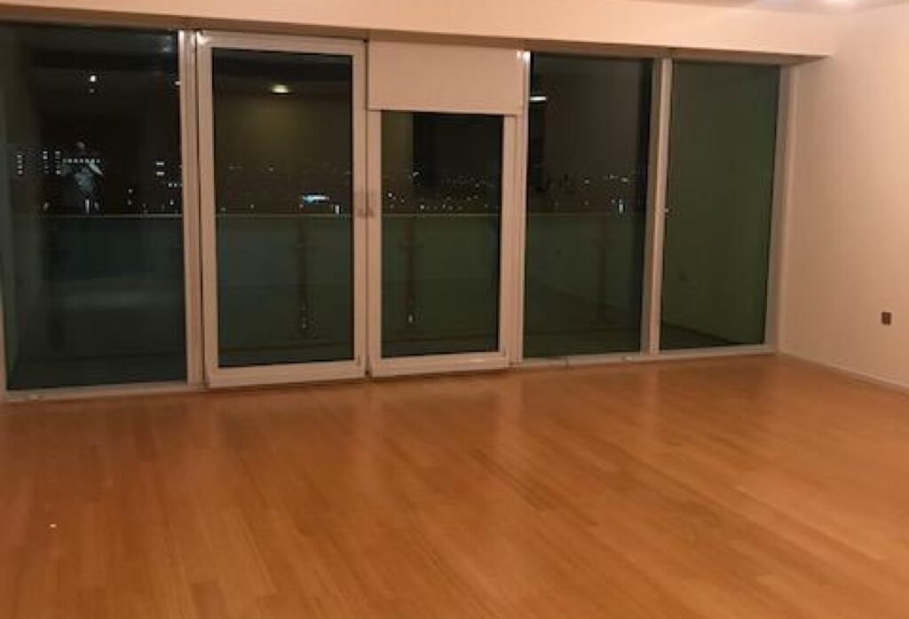 High Floor | Corner Unit | City View |with Balcony