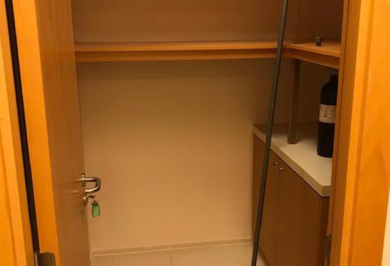 High Floor | Corner Unit | City View |with Balcony