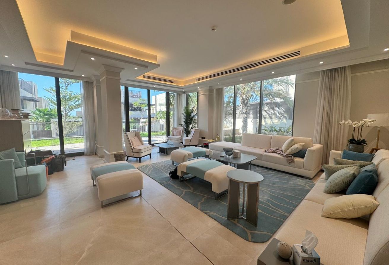 Single Row | Huge Plot | Private Lift