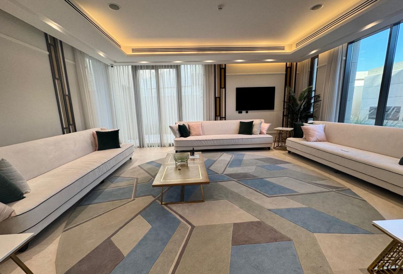 Single Row | Huge Plot | Private Lift