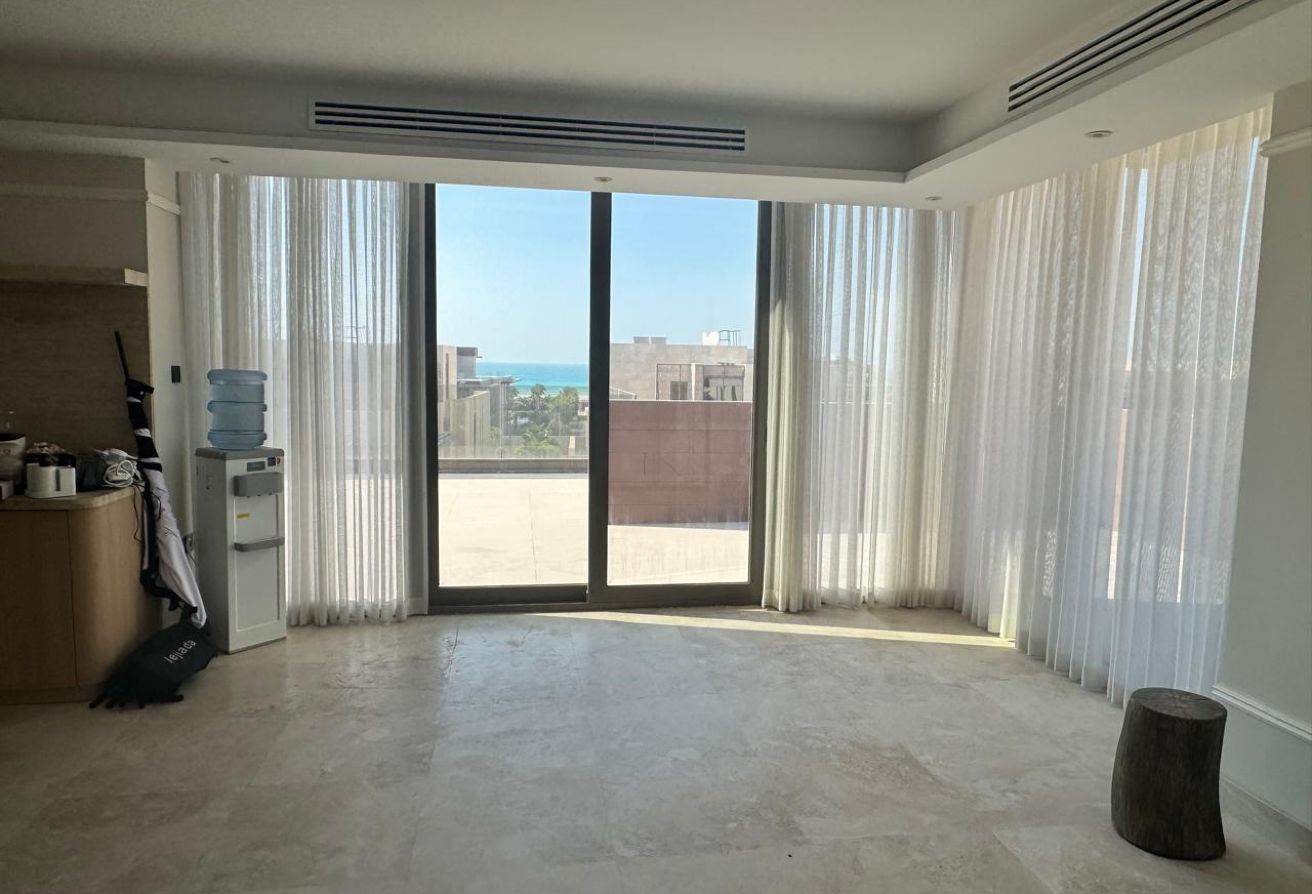 Single Row | Huge Plot | Private Lift