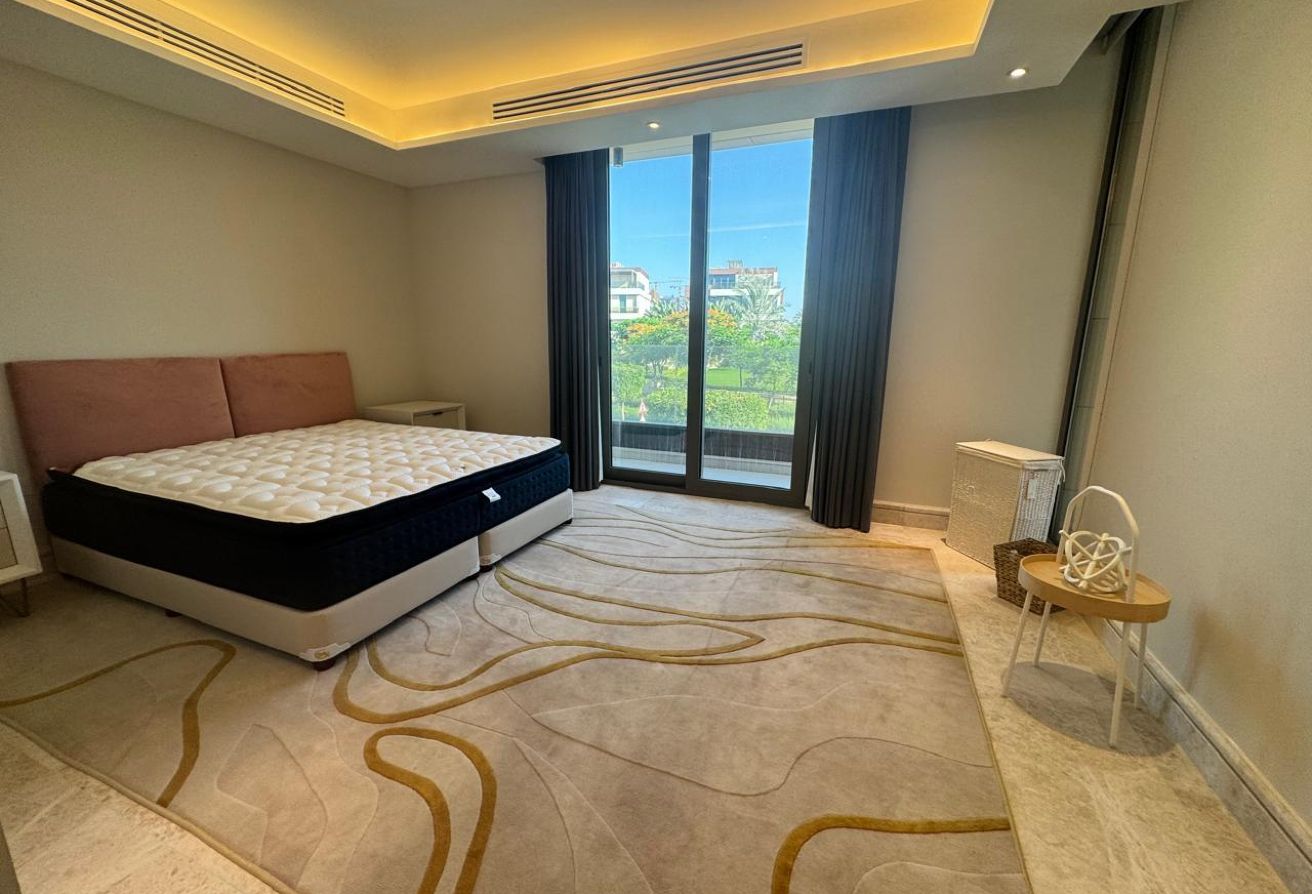 Single Row | Huge Plot | Private Lift