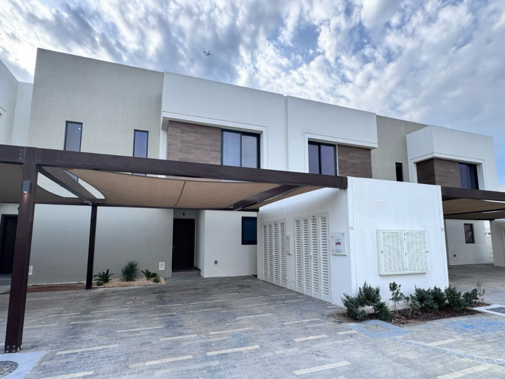 Single Row | Balcony | Open Kitchen