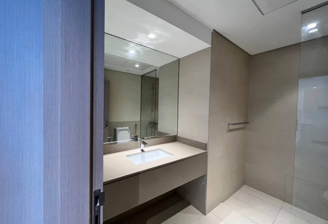 Ready To Move In | Canal View | Balcony