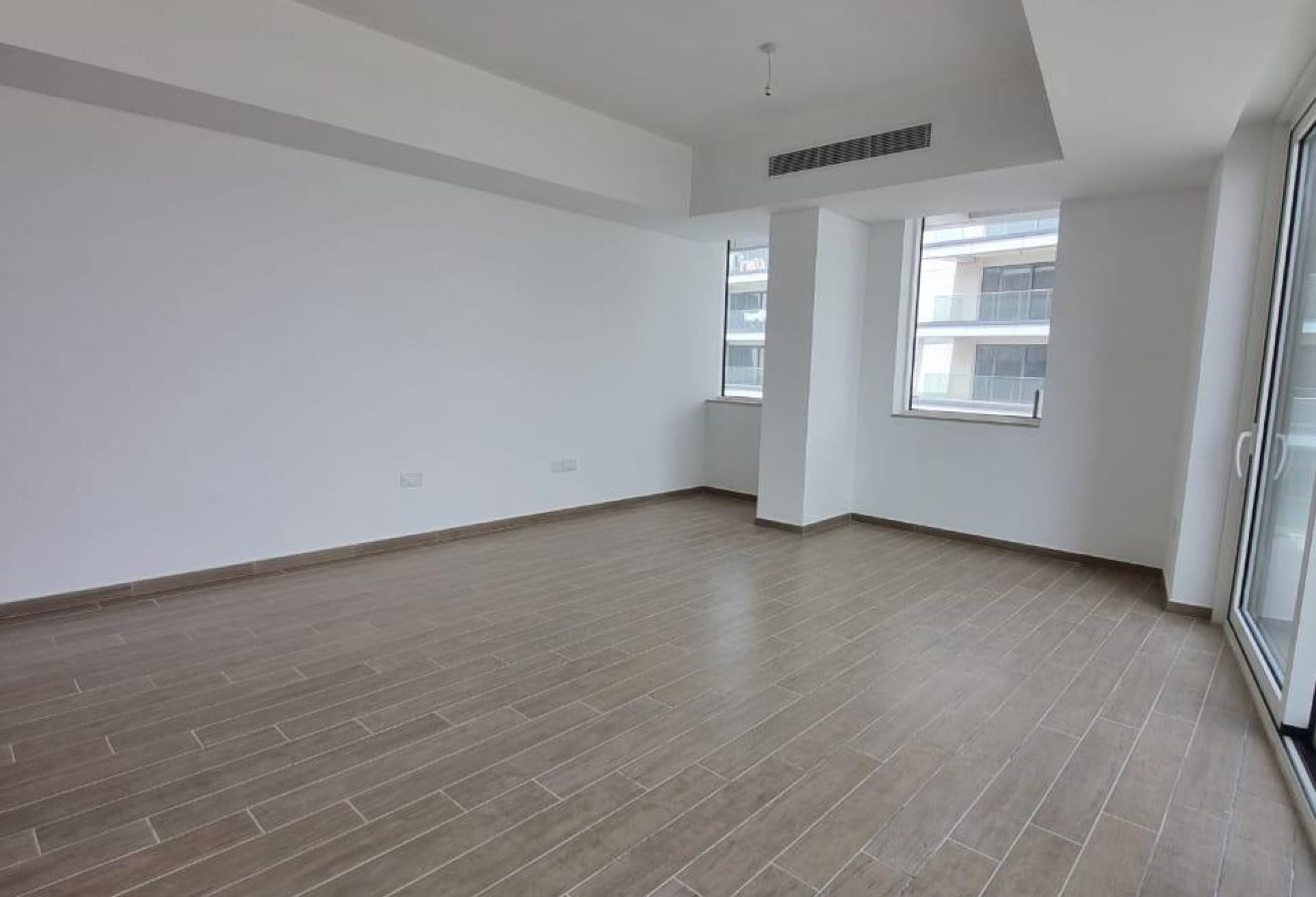 Corner | High Floor | Partial Golf View | Balcony