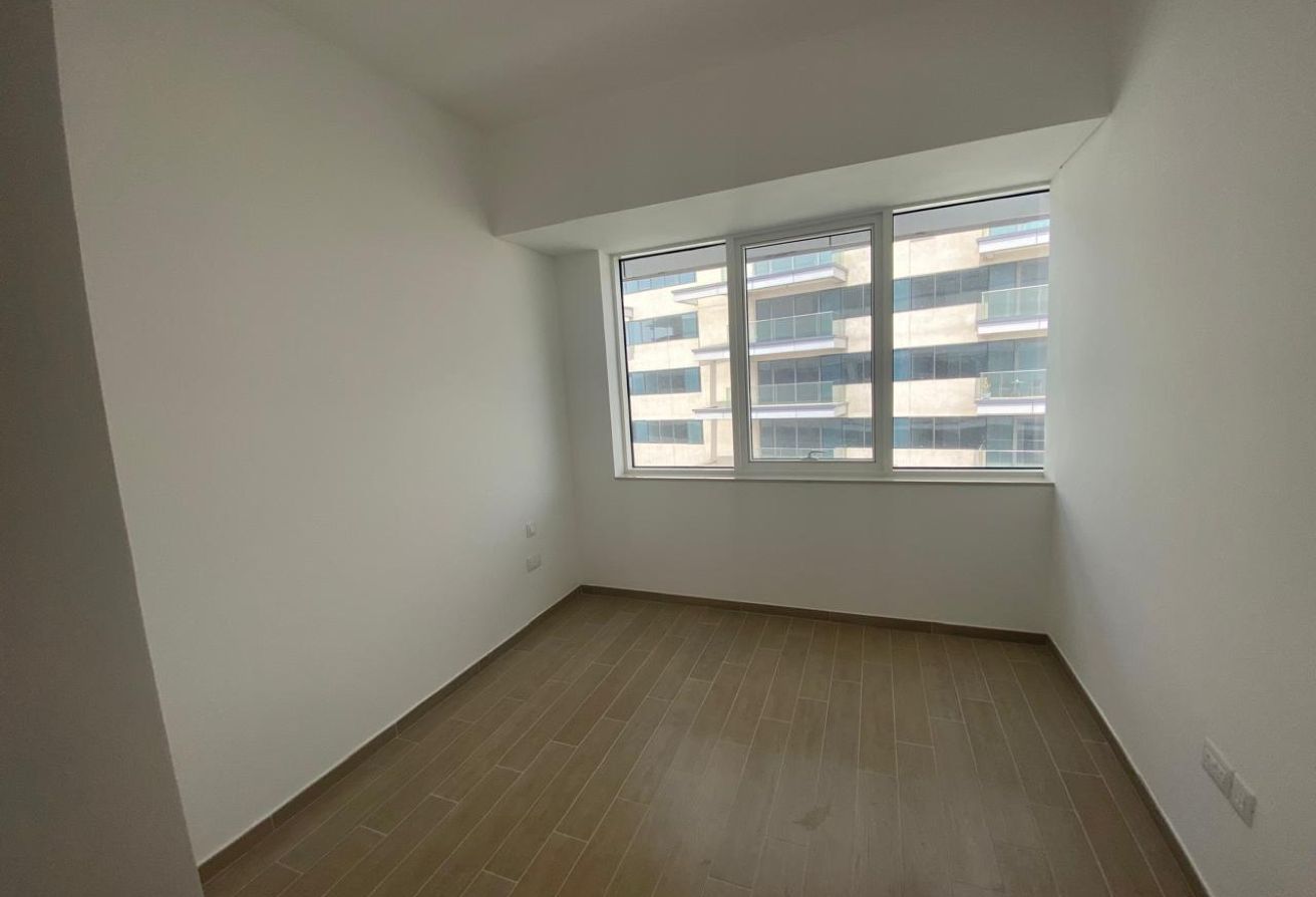 Corner | High Floor | Partial Golf View | Balcony