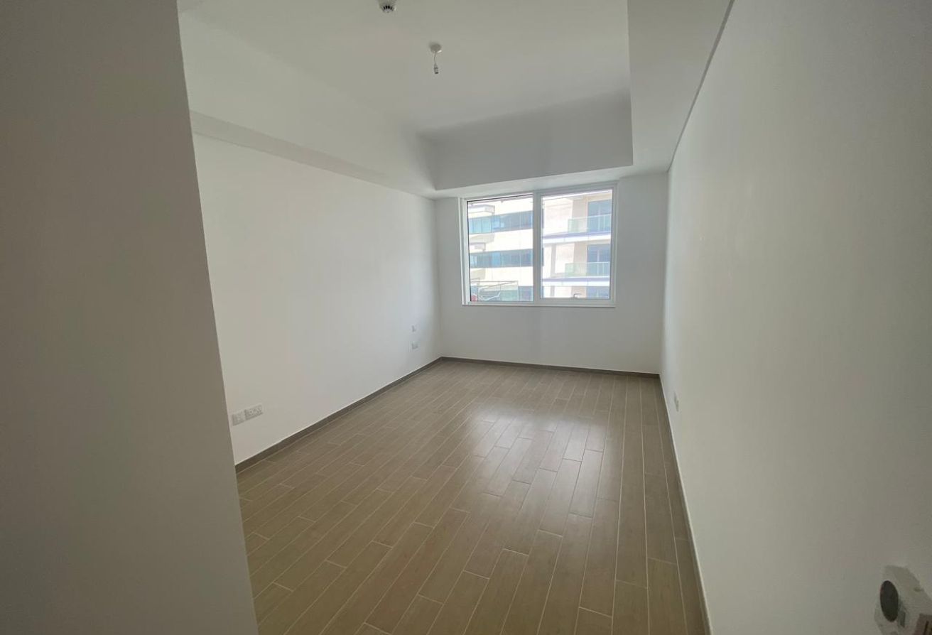 Corner | High Floor | Partial Golf View | Balcony