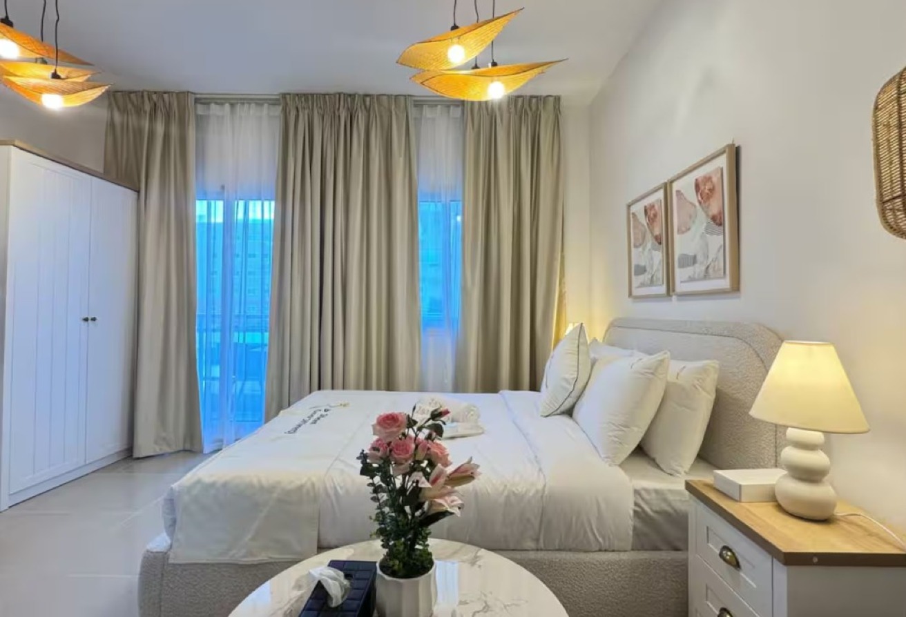 Corner Unit | Fully Furnished | Balcony