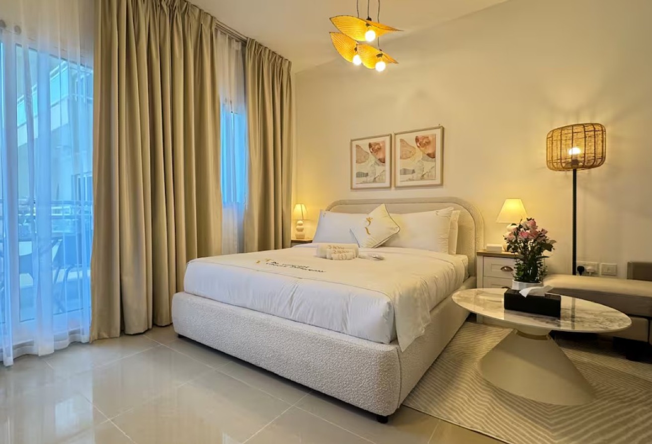 Corner Unit | Fully Furnished | Balcony