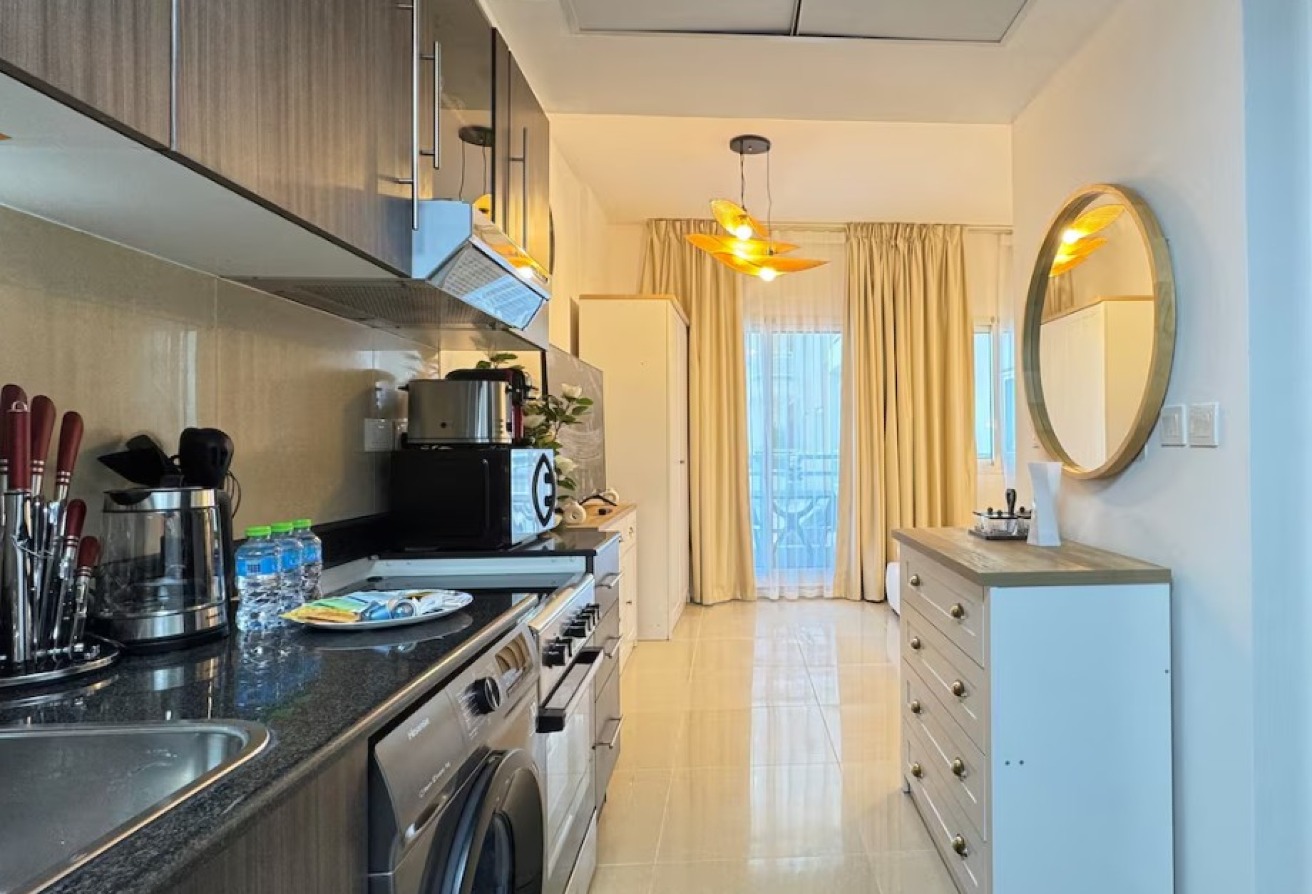 Corner Unit | Fully Furnished | Balcony