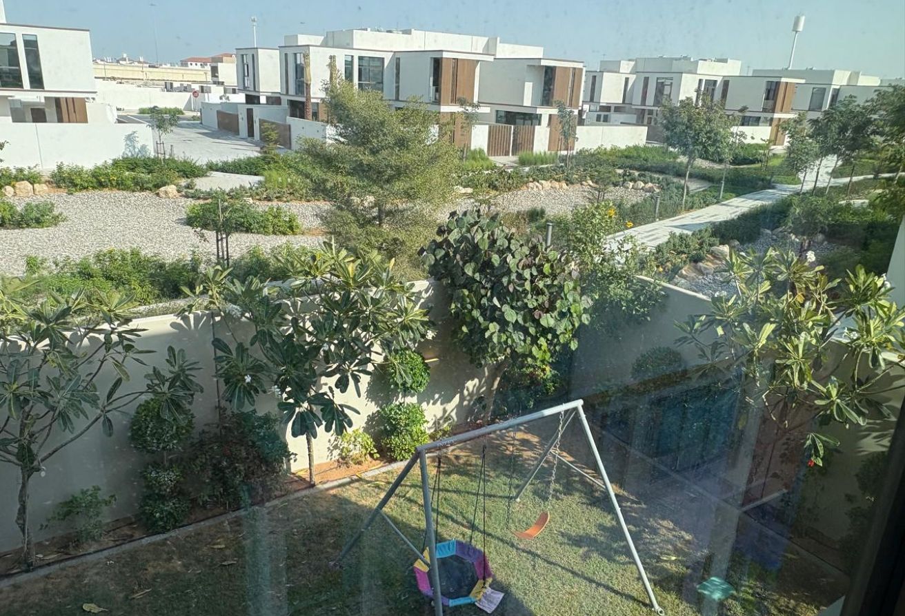 Corner Unit | Single Row | Private Garden