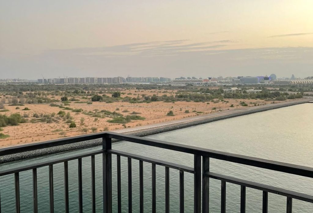 Vacant | Corner Unit | High Floor | Canal View