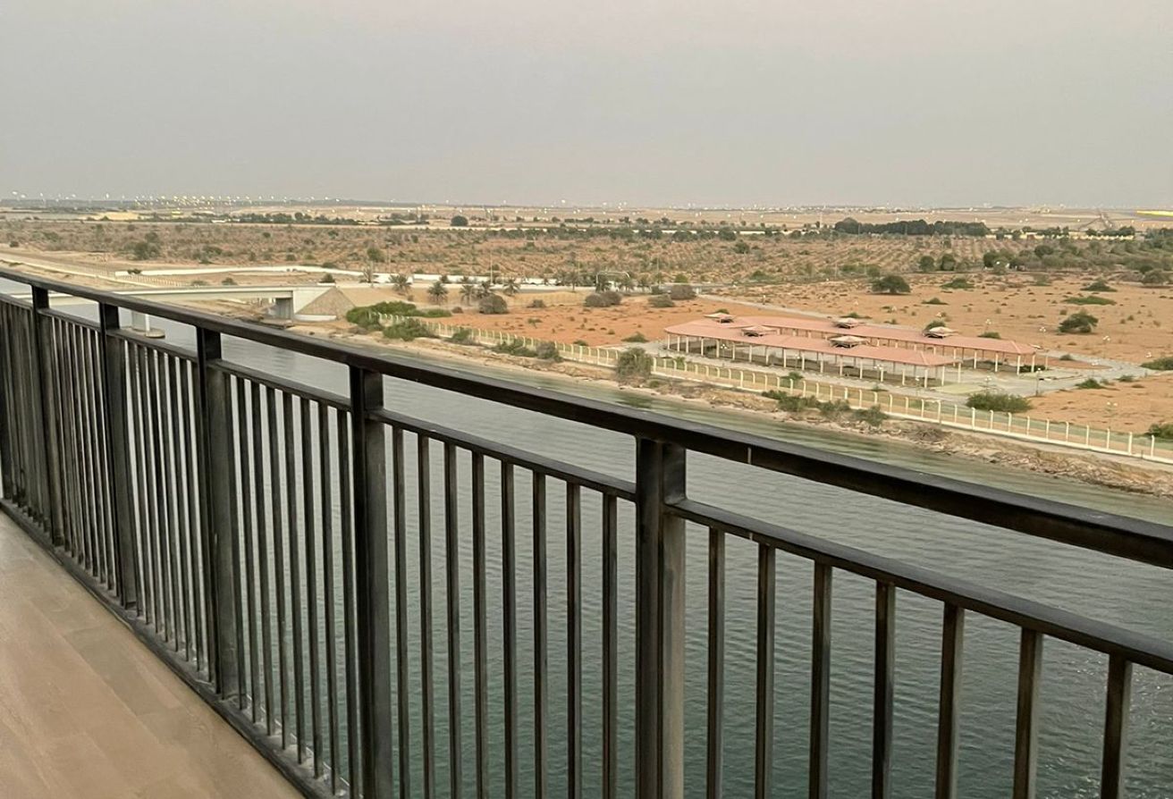 Vacant | Corner Unit | High Floor | Canal View