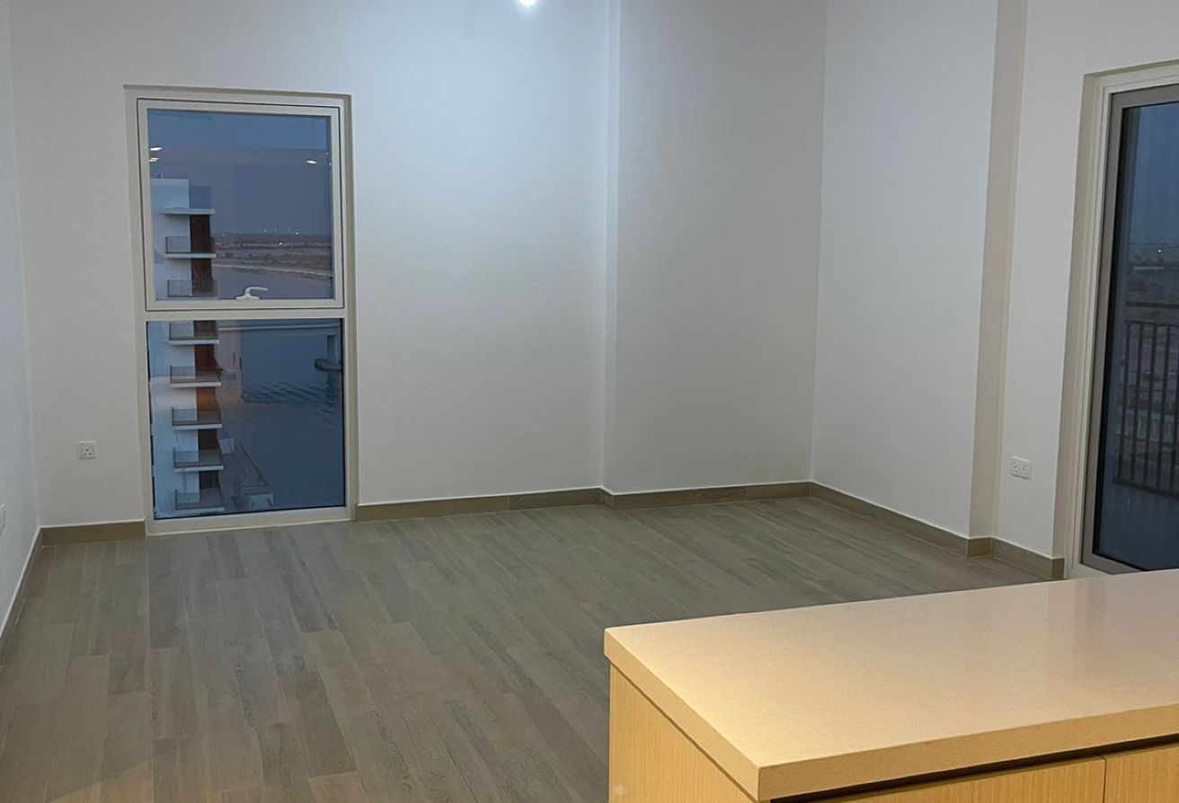 Vacant | Corner Unit | High Floor | Canal View