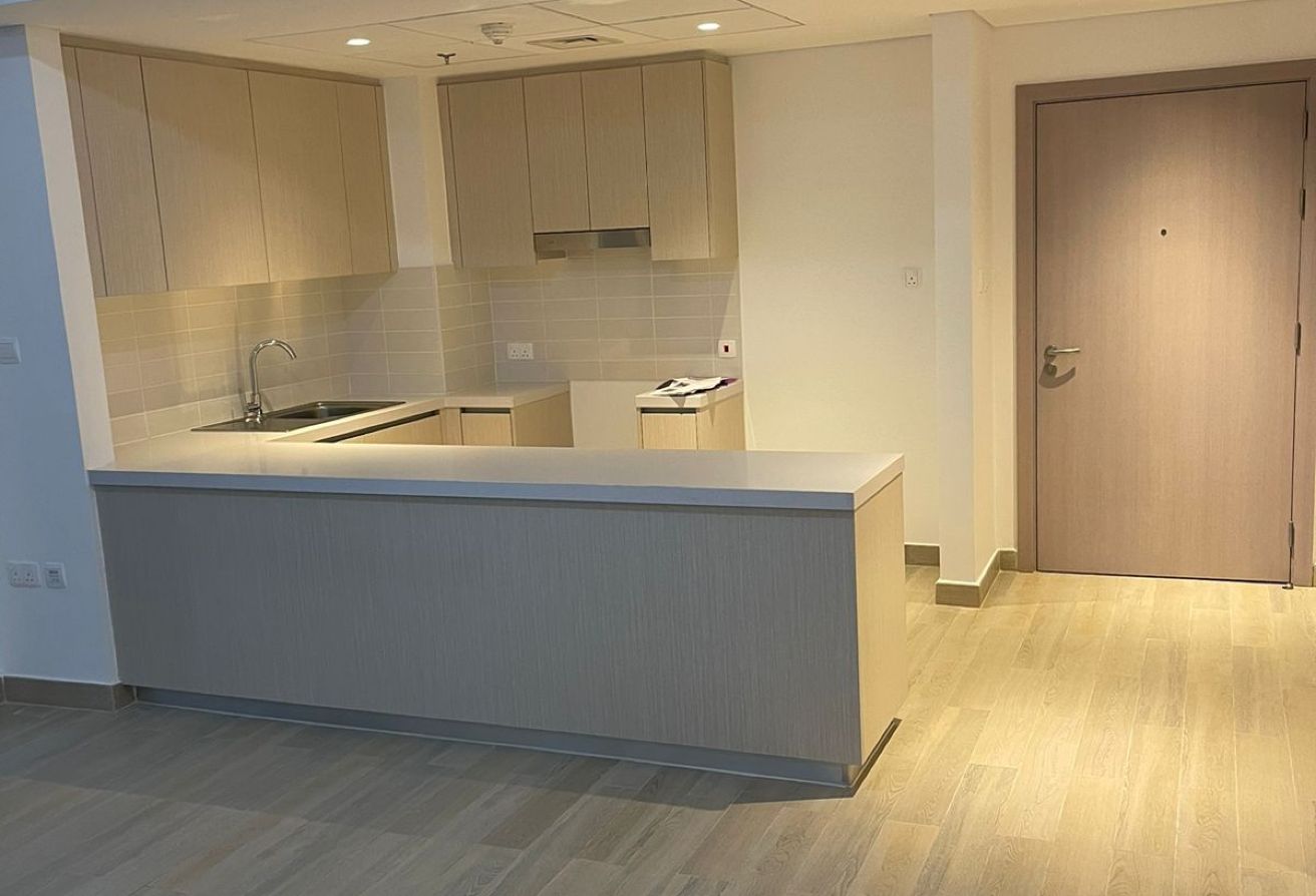 Vacant | Corner Unit | High Floor | Canal View