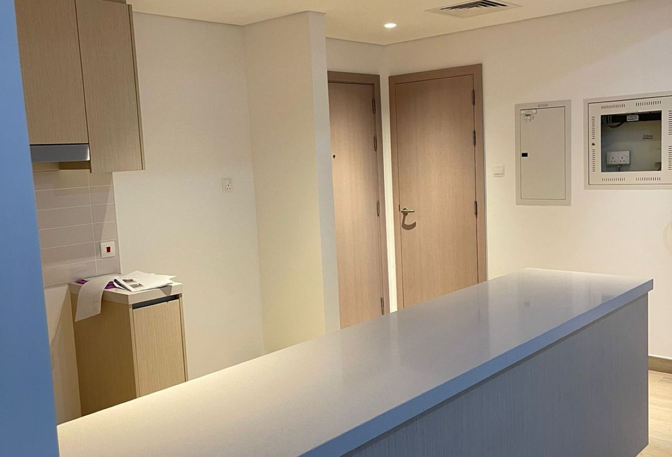 Vacant | Corner Unit | High Floor | Canal View