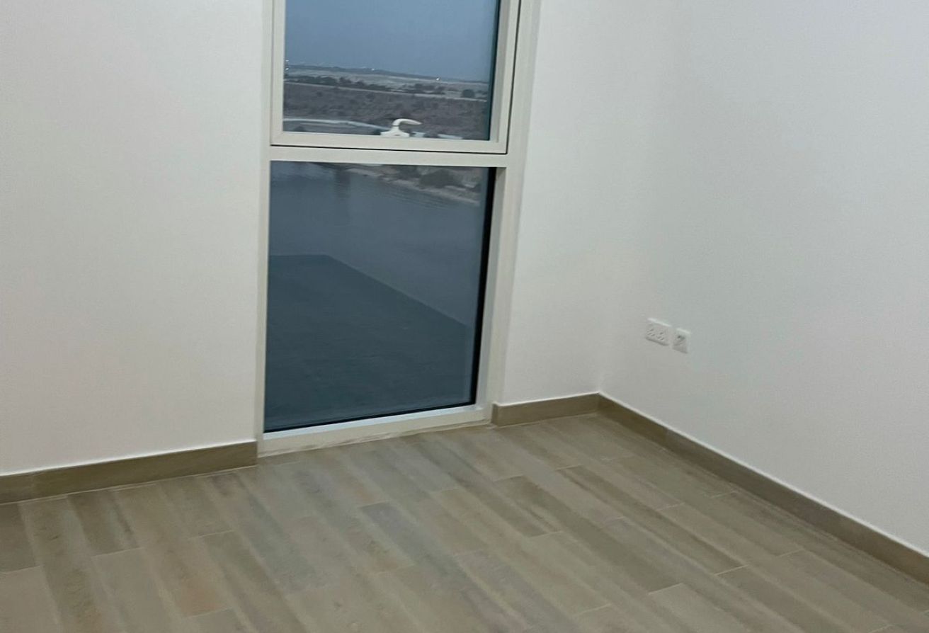 Vacant | Corner Unit | High Floor | Canal View