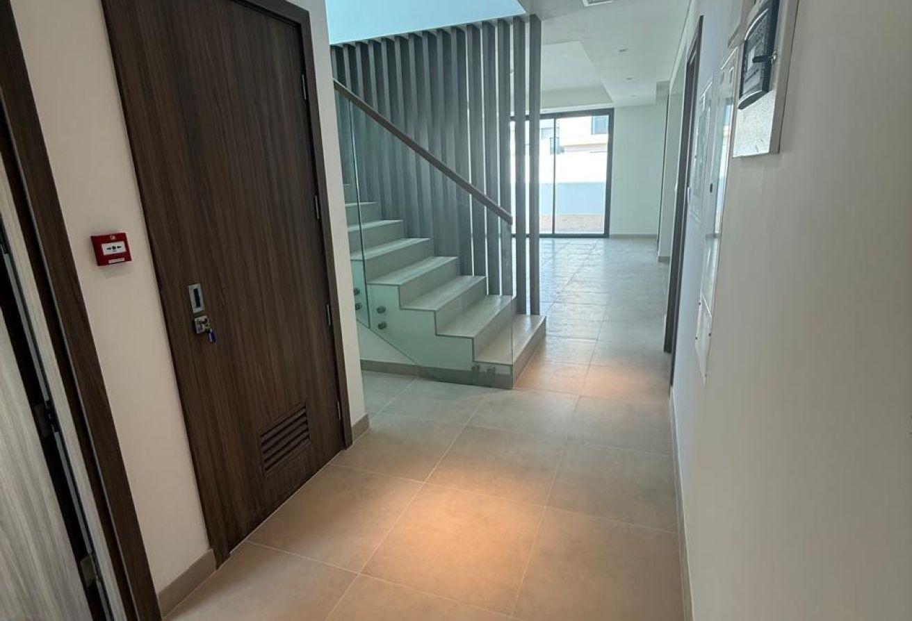 Corner Unit | Huge Plot | Single Row