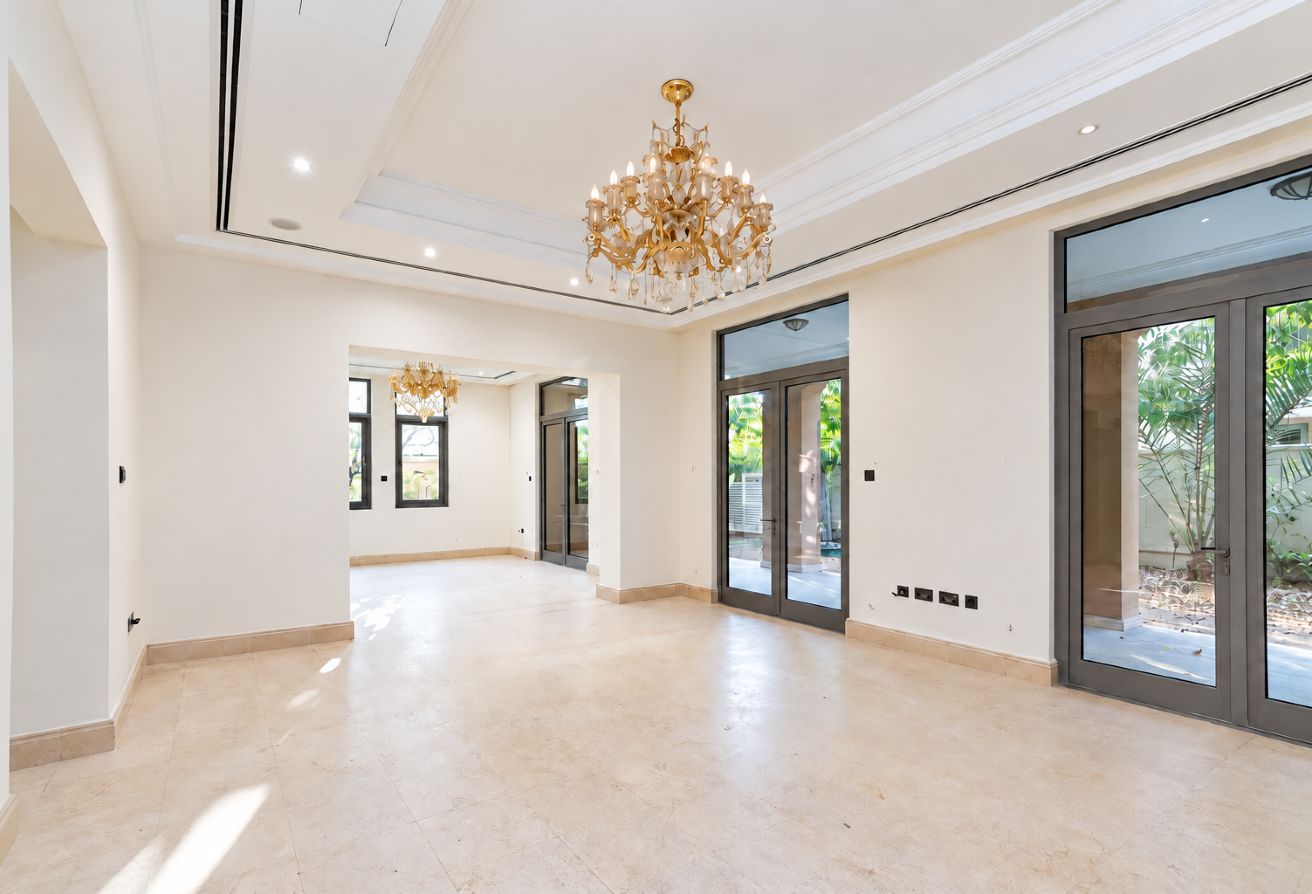 Corner Unit | Huge Plot | Private Garden