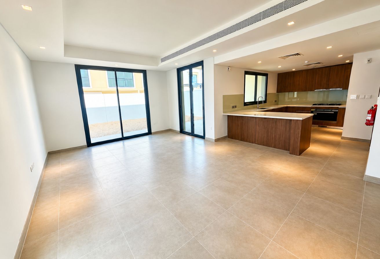 End Unit | Private Garden | Close to Amenities