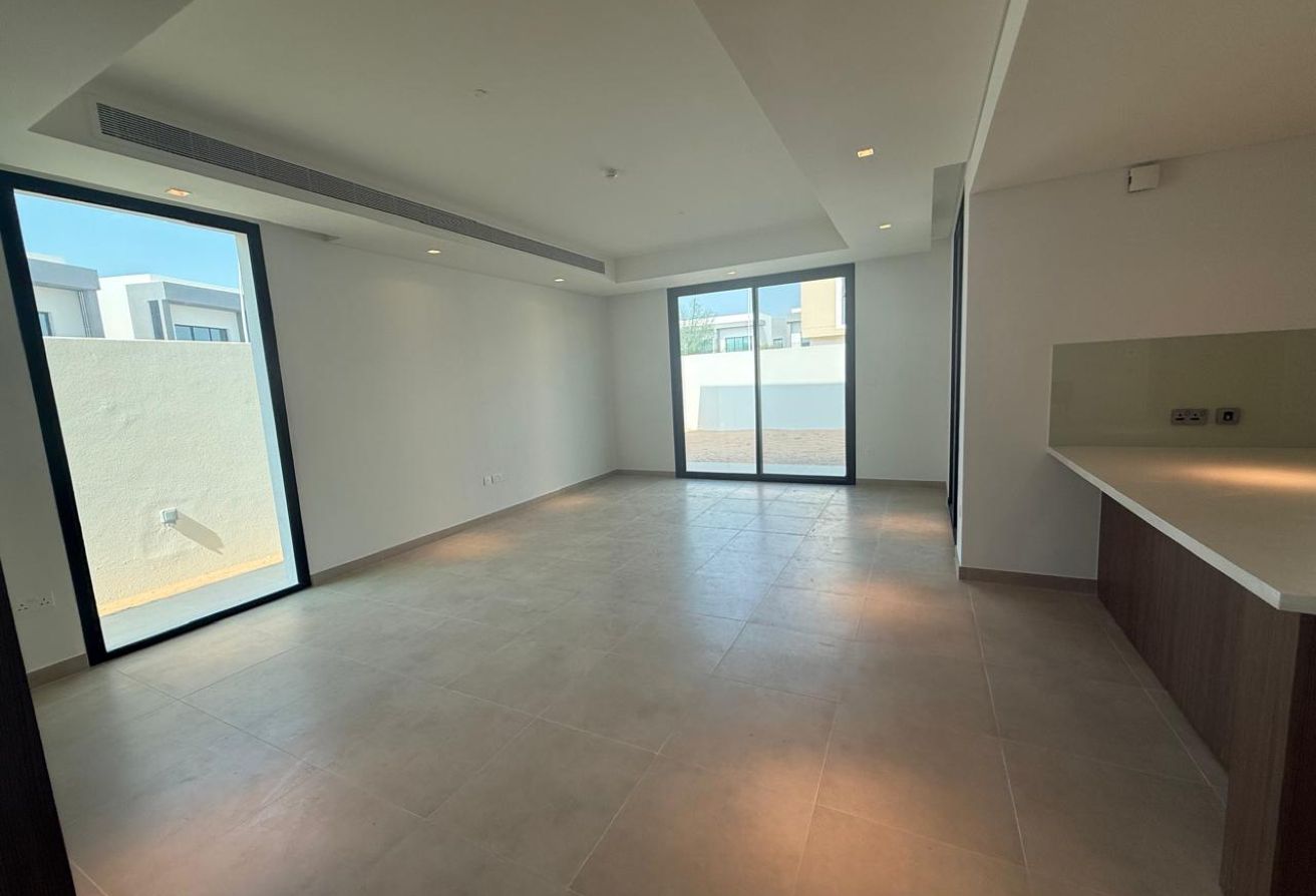 End Unit | Private Garden | Close to Amenities