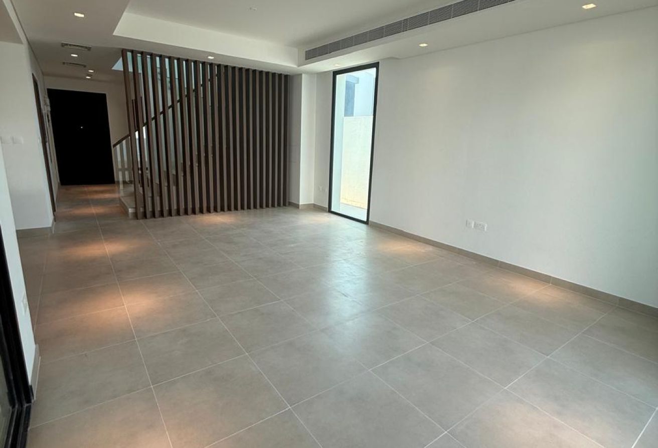 End Unit | Private Garden | Close to Amenities