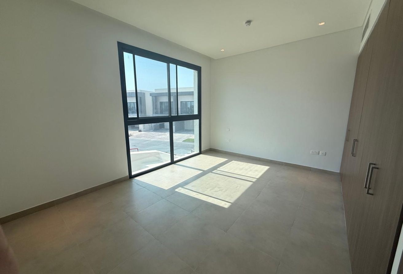 End Unit | Private Garden | Close to Amenities