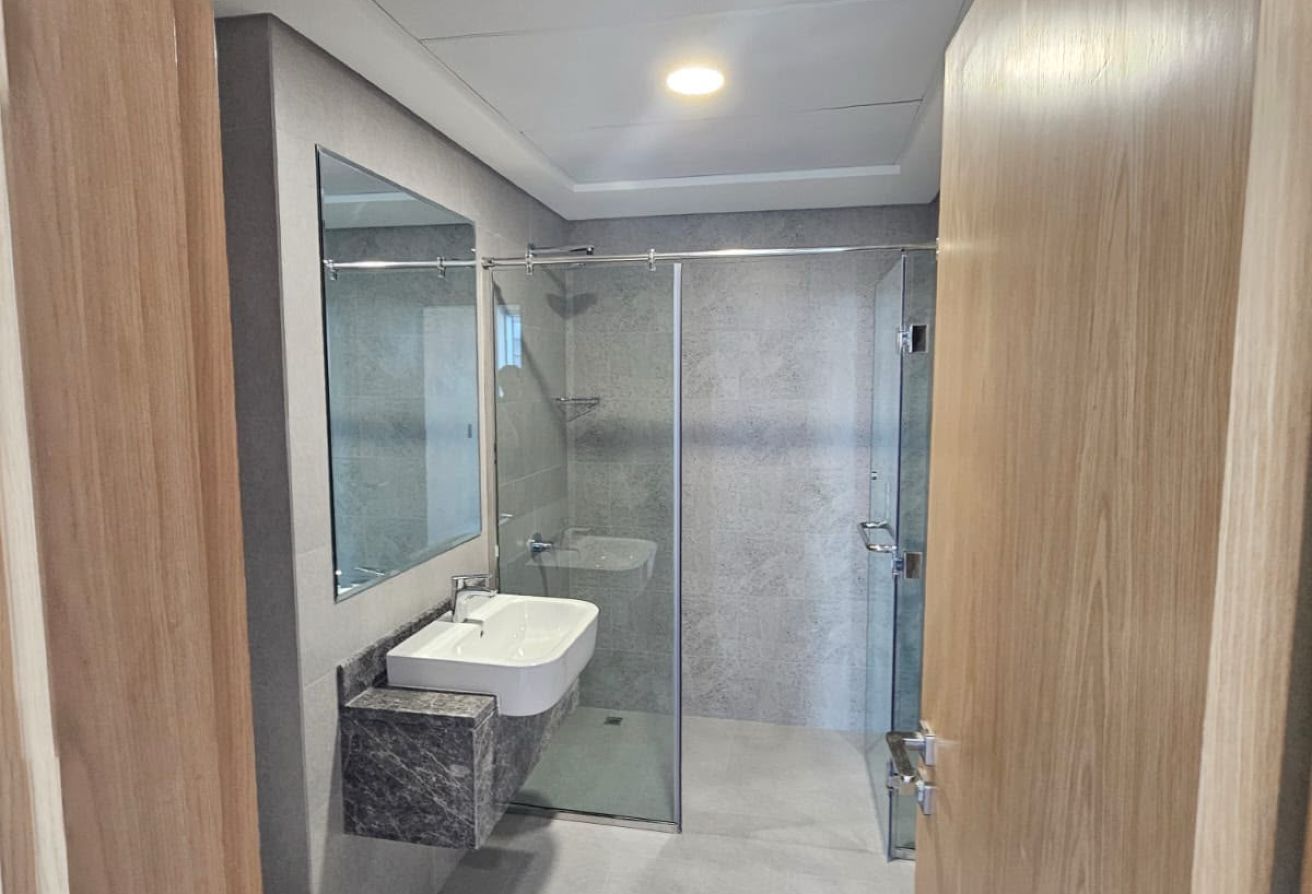 Corner Unit | Partial Canal View | Viewz 2