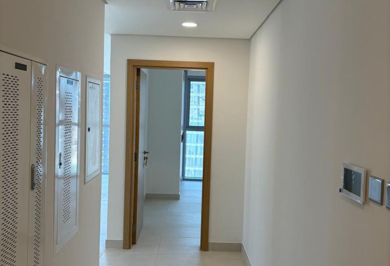Corner Unit | Canal View | Balcony | Viewz 2